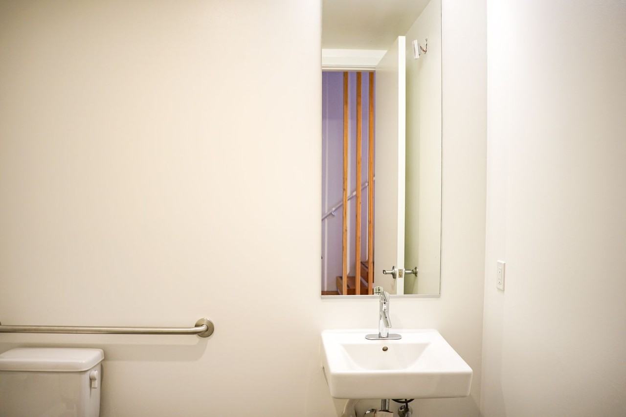 1247 Nw 19th Ave - Photo 4 of 13