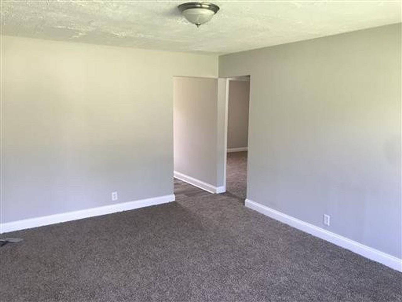 715 Kent  Dr - Photo 3 of 7