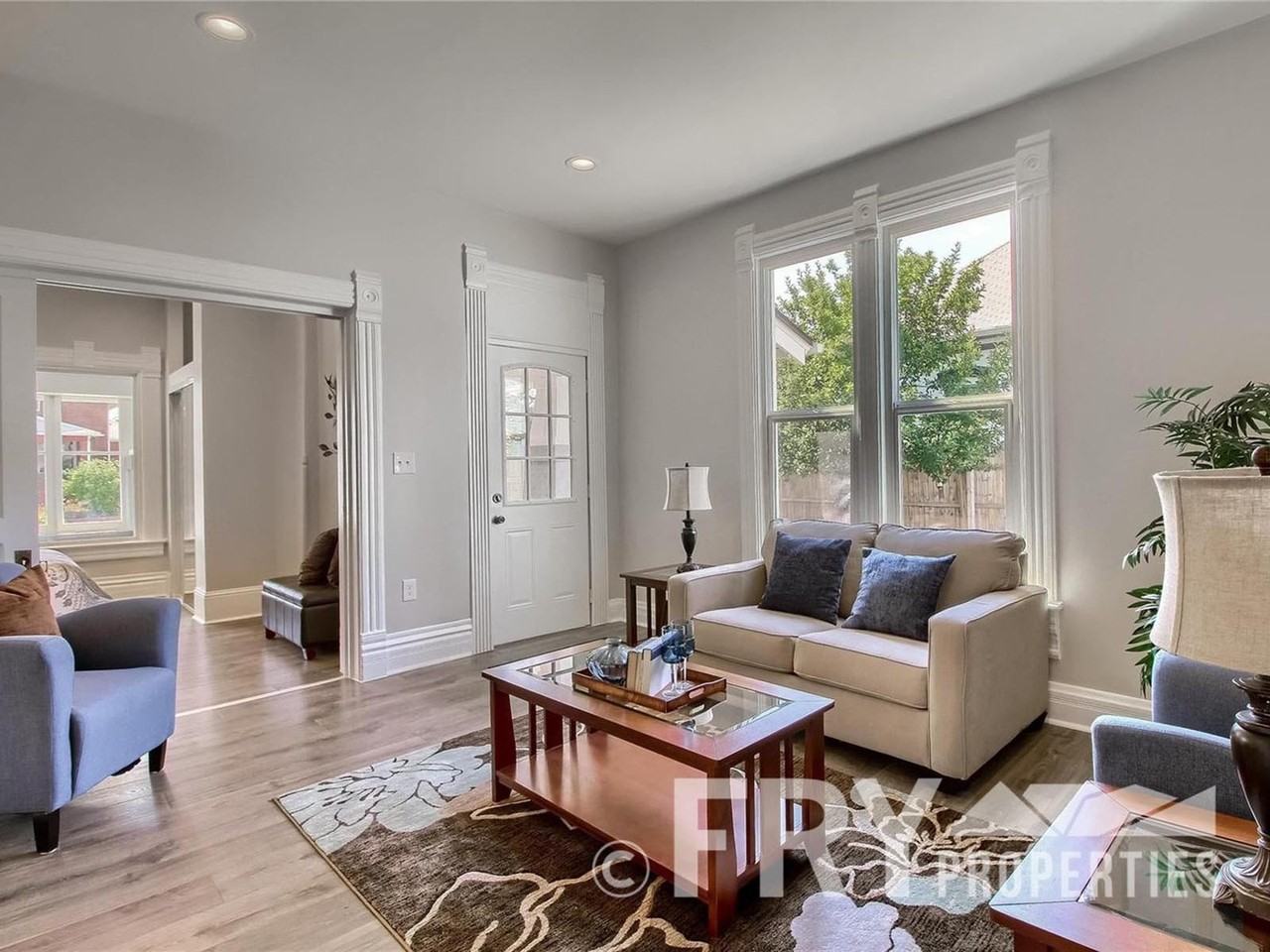 725 S Lincoln - Photo 2 of 15