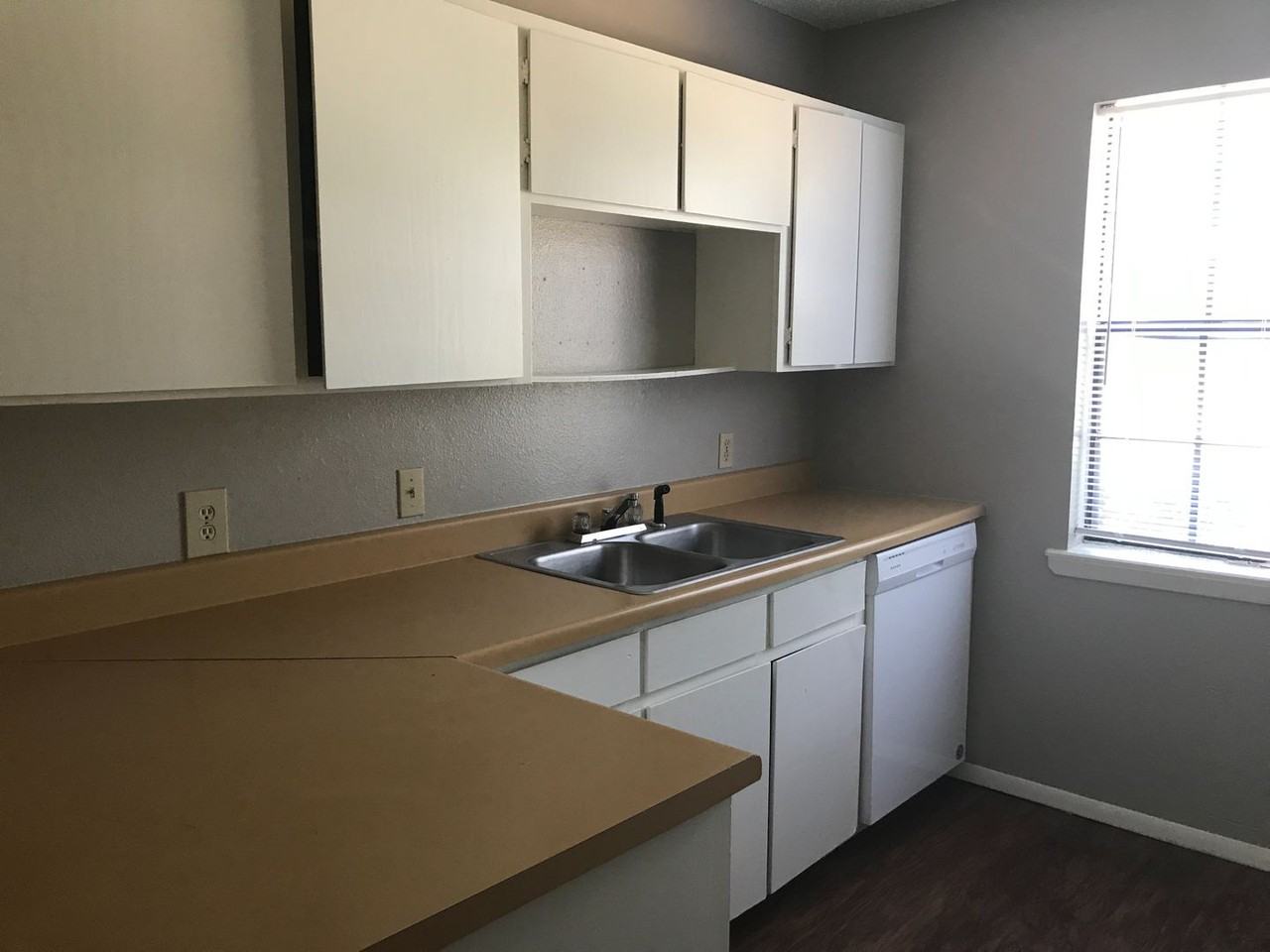 142 Jester Cir - Photo 2 of 13