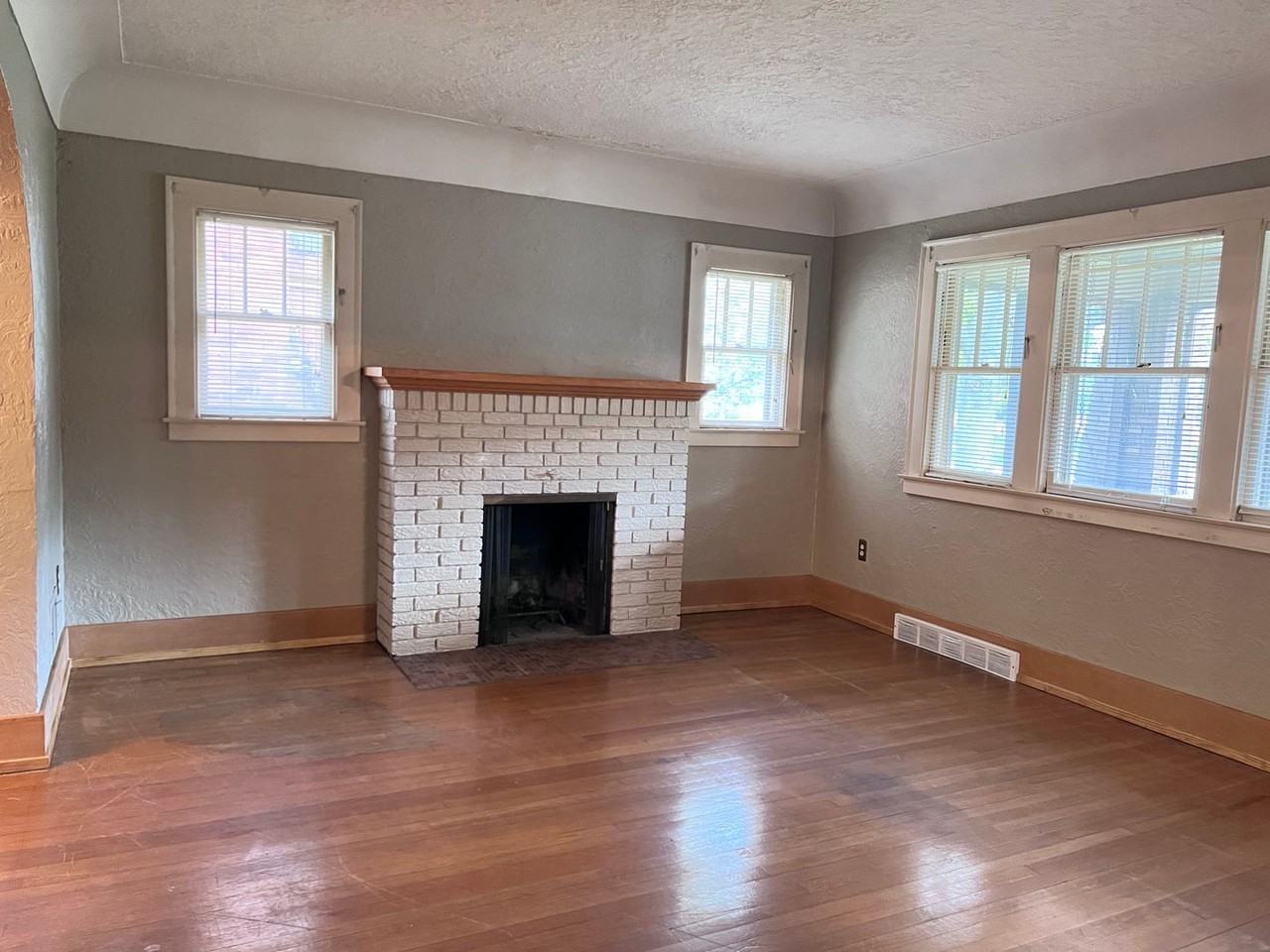 2319 Lafayette Ave Se - Photo 3 of 38