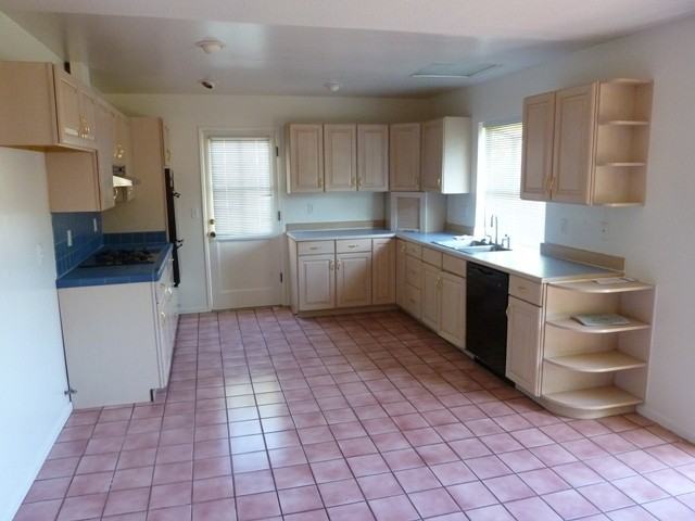 380 Santa Barbara Shores Dr - Photo 4 of 10