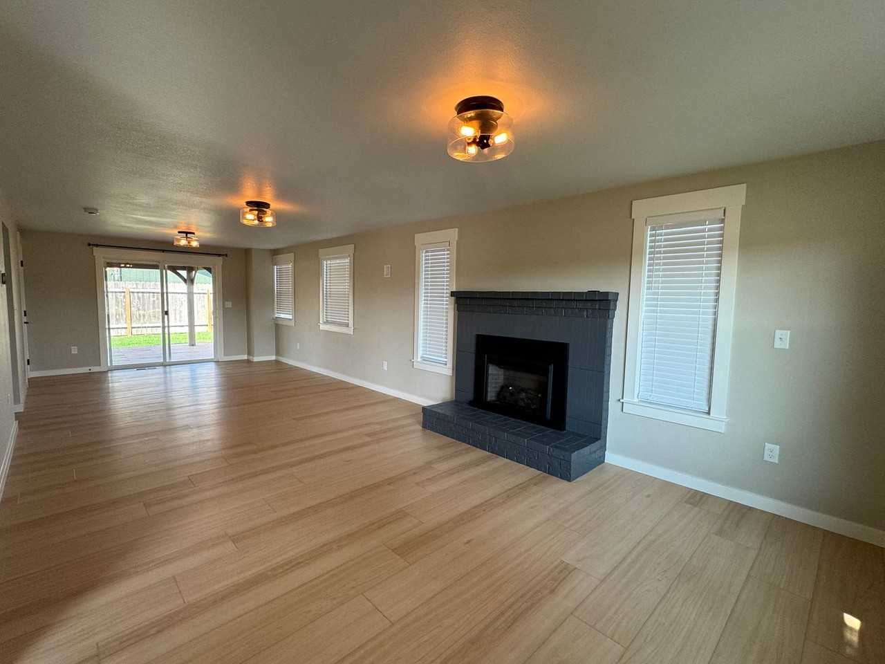 3302 Honeywood St - Photo 3 of 24