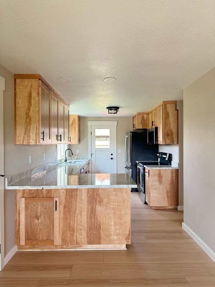 3302 Honeywood St - Photo 5 of 24