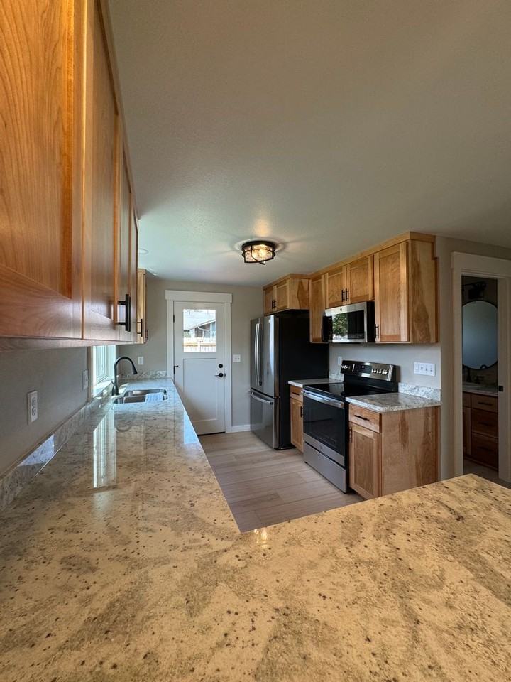 3302 Honeywood St - Photo 6 of 24