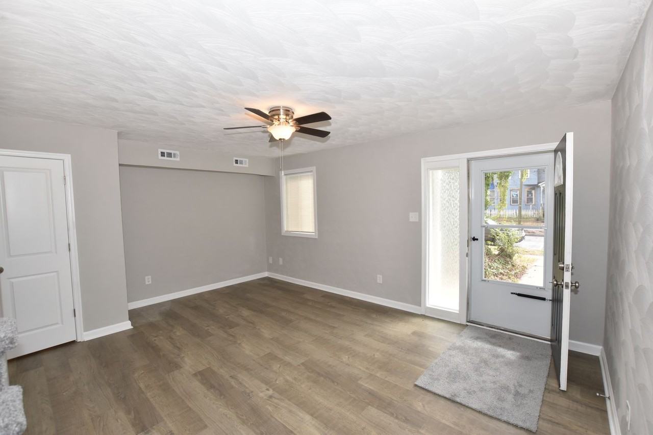1324 38th St - Photo 3 of 15