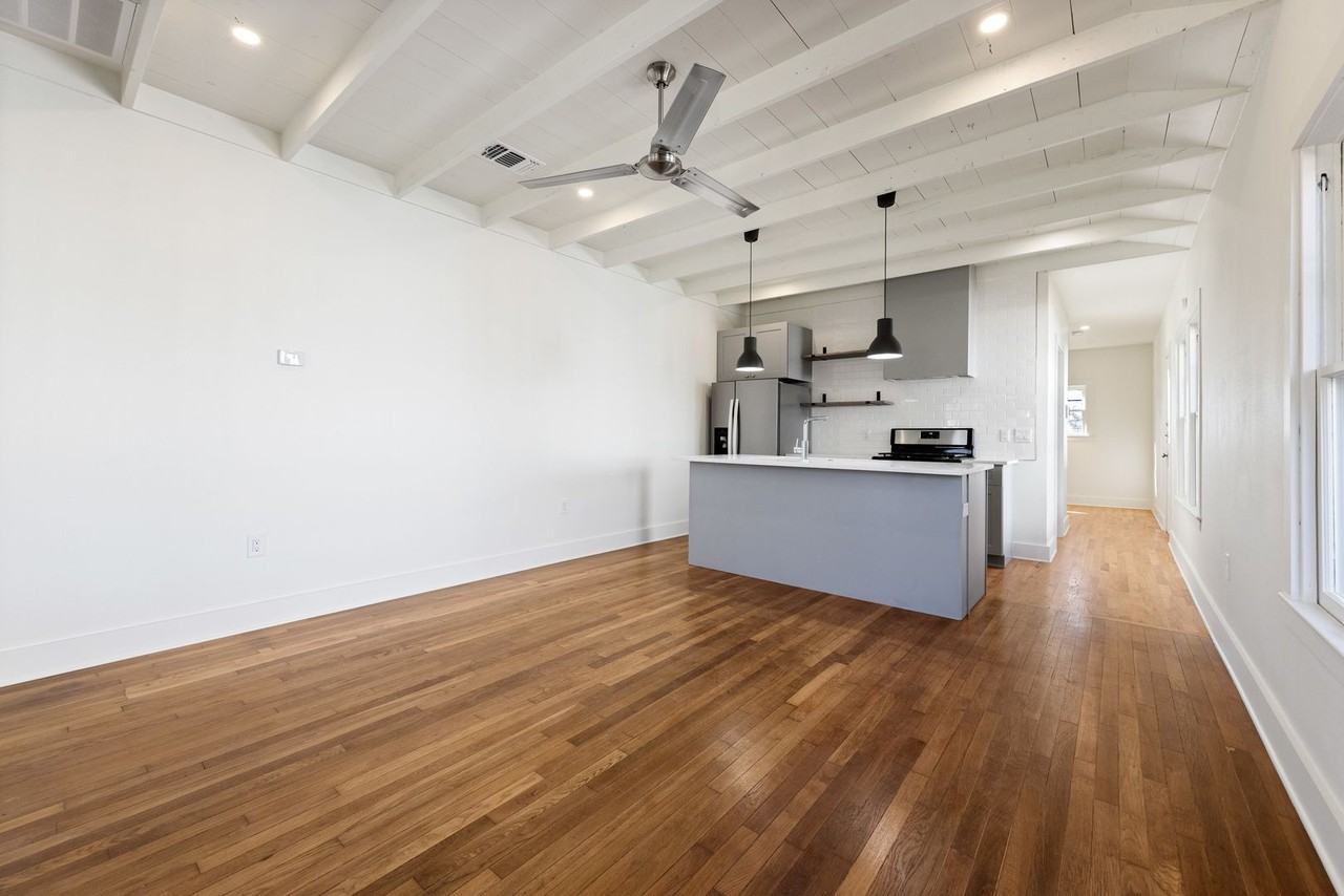 911 N Mesquite St - Photo 2 of 10