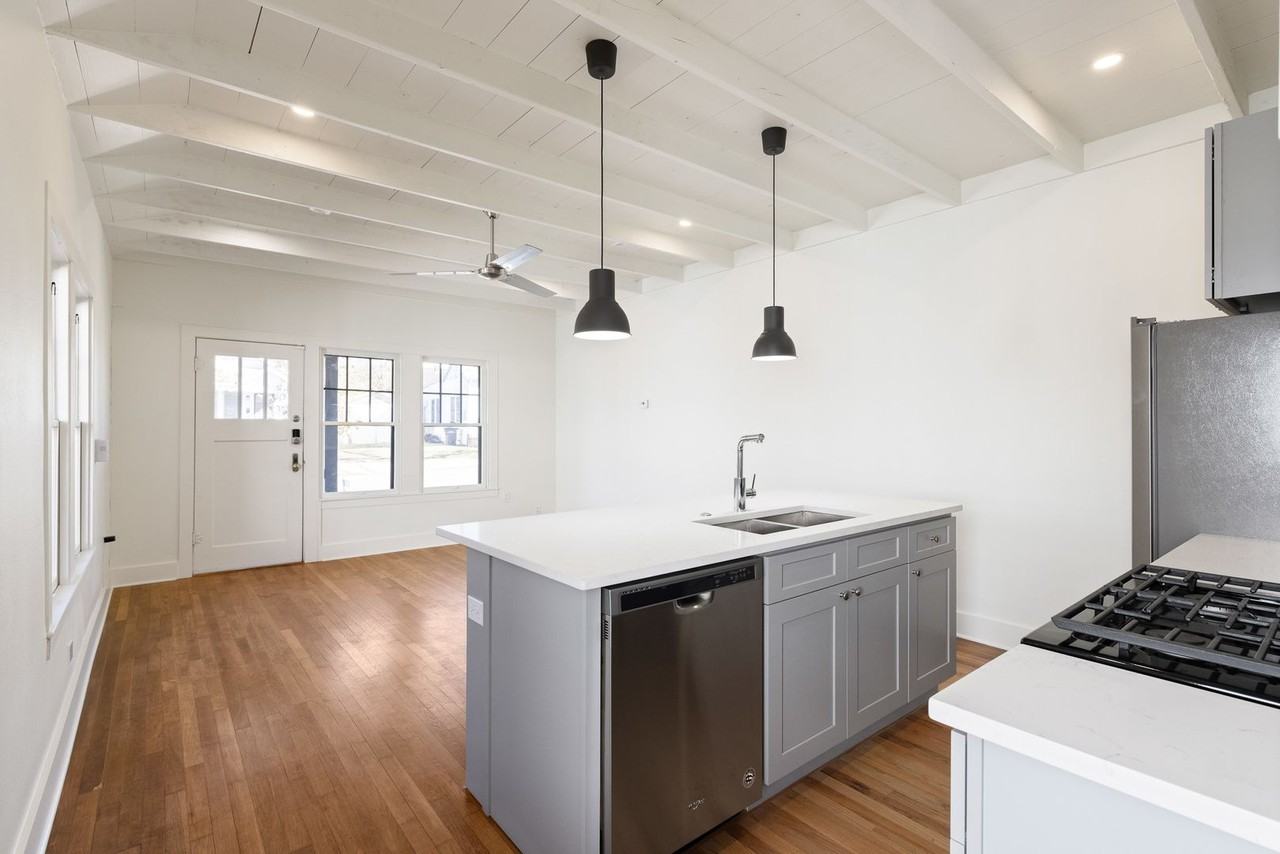 911 N Mesquite St - Photo 5 of 10