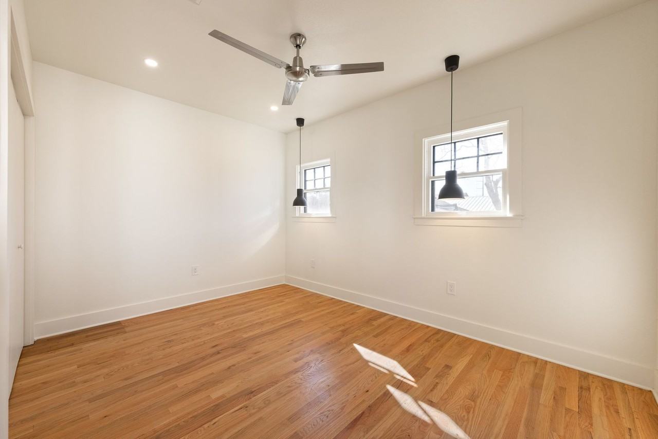 911 N Mesquite St - Photo 7 of 10