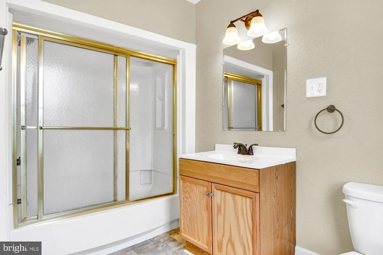 1020 Monroe St - Photo 4 of 20