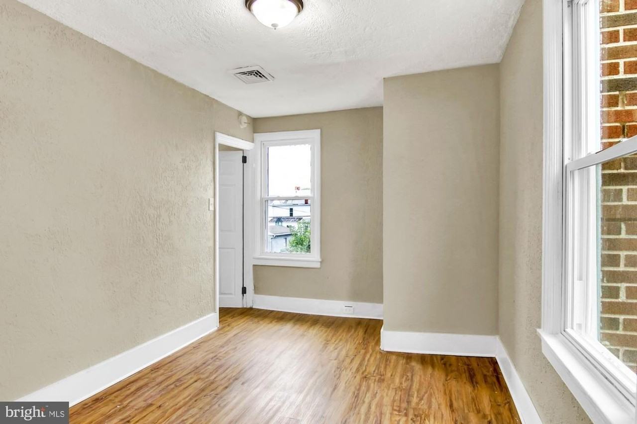 1020 Monroe St - Photo 5 of 20