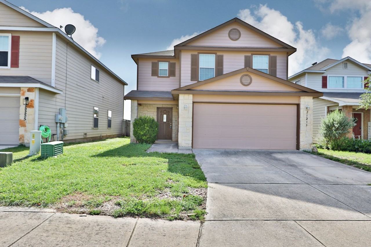 25259 Cambridge Wl - Photo 2 of 29