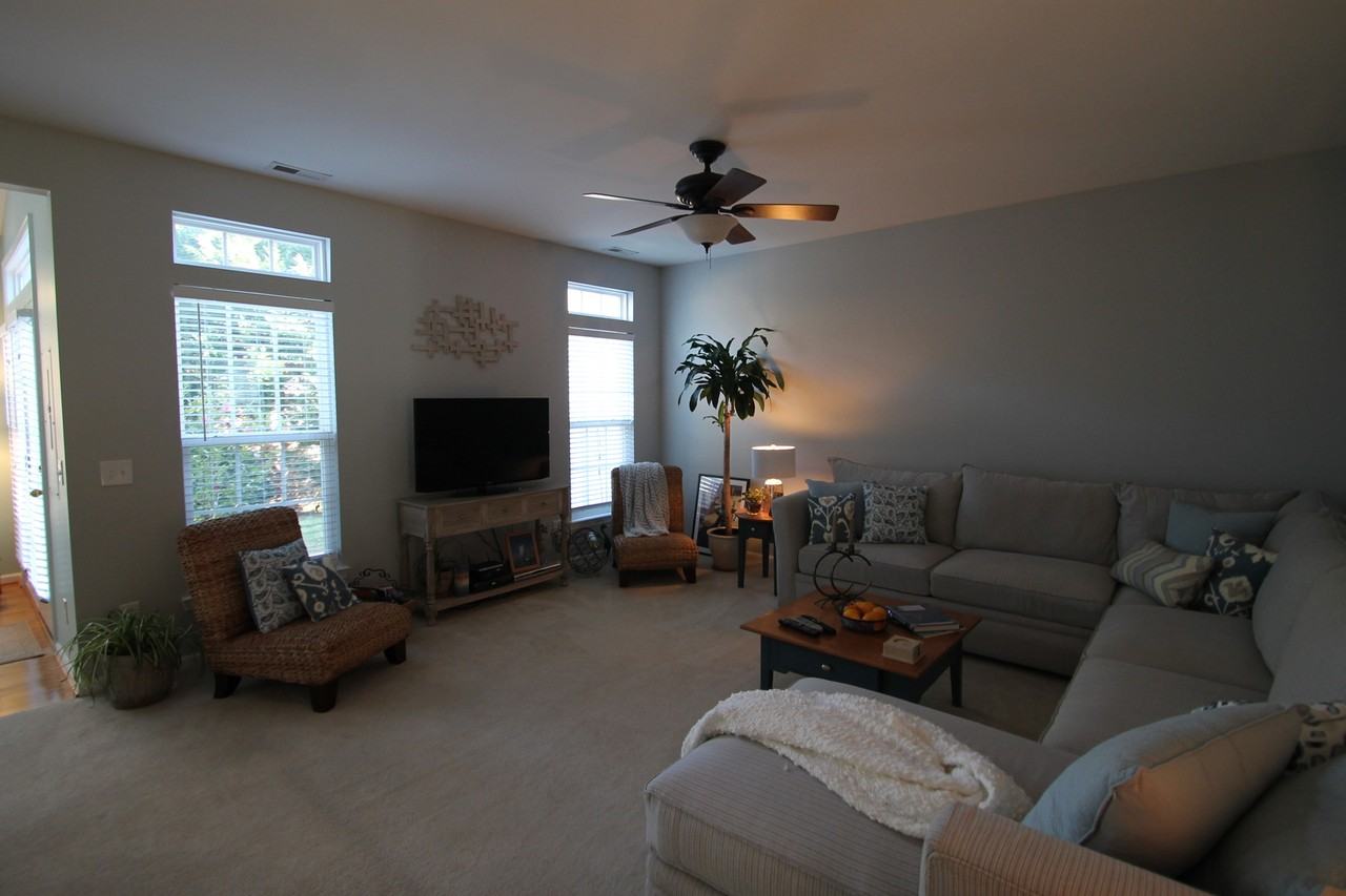 608 Sunset Point Dr - Photo 3 of 10