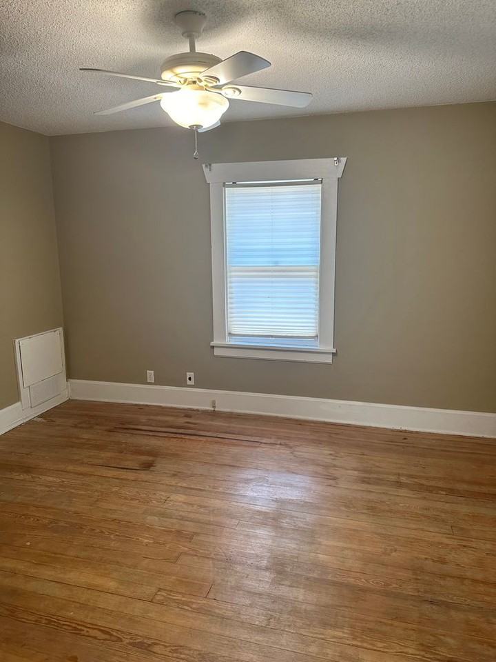 1048 S Jefferson Ave - Photo 3 of 11