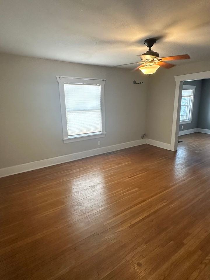 1048 S Jefferson Ave - Photo 4 of 11