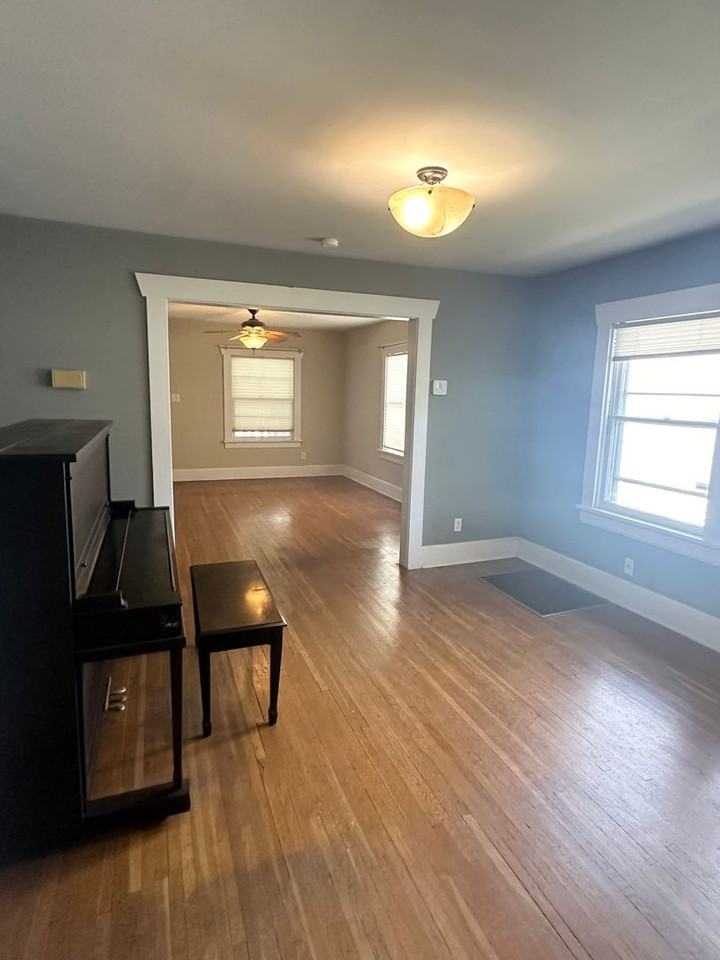 1048 S Jefferson Ave - Photo 5 of 11