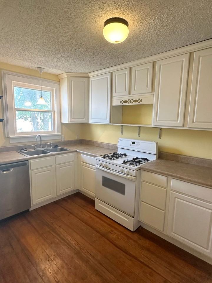 1048 S Jefferson Ave - Photo 6 of 11