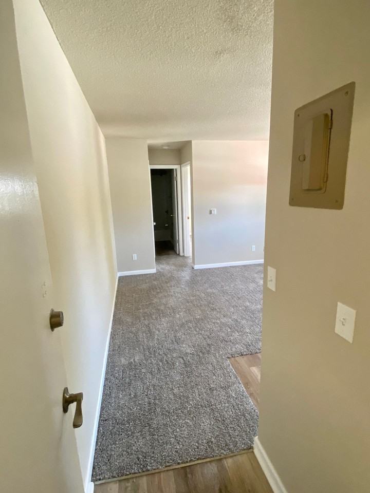 410 S 6th St - Photo 2 of 7