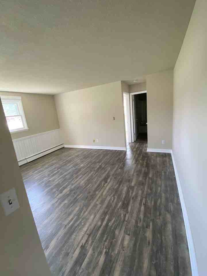 410 S 6th St - Photo 3 of 7