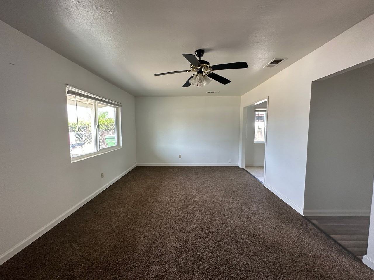 572 Vermont Ave - Photo 2 of 22