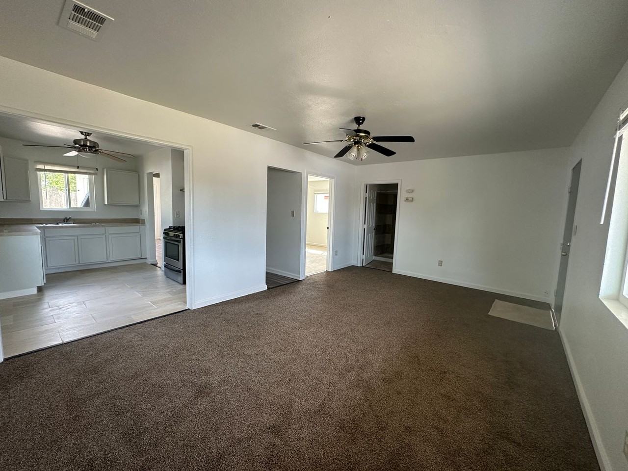 572 Vermont Ave - Photo 3 of 22