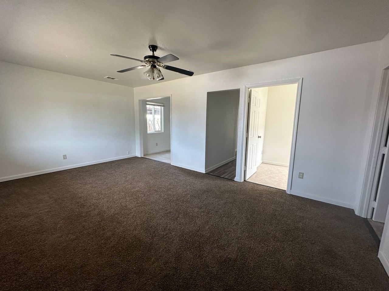 572 Vermont Ave - Photo 5 of 22