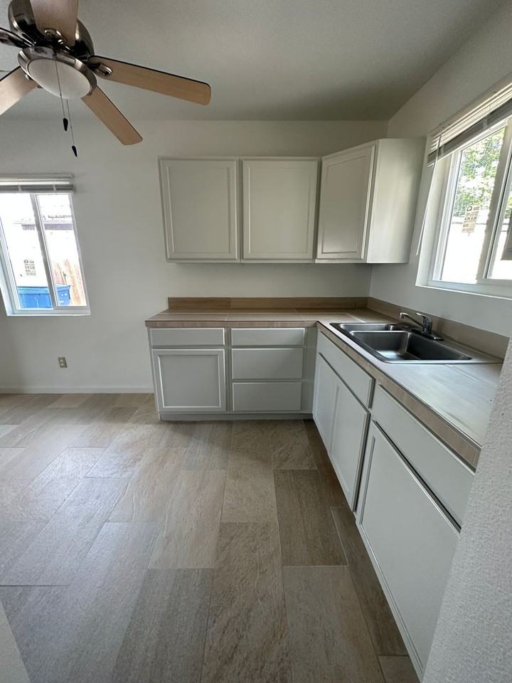 572 Vermont Ave - Photo 7 of 22