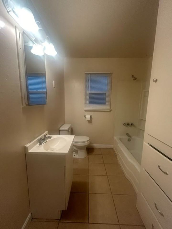 1319 Wilson Ave #G - Photo 5 of 12