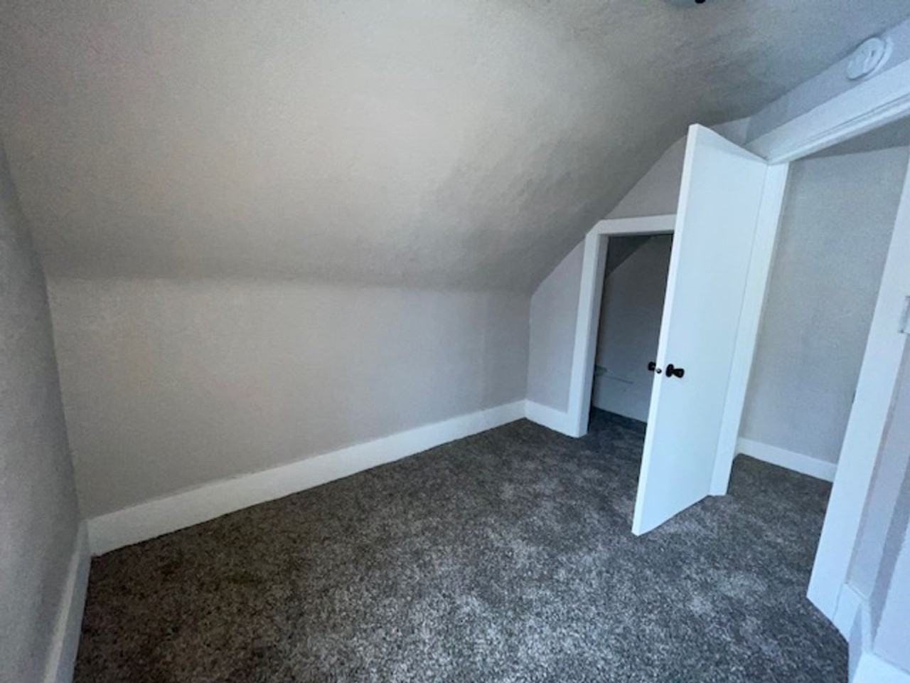 928 N Spring Ave - Photo 2 of 8