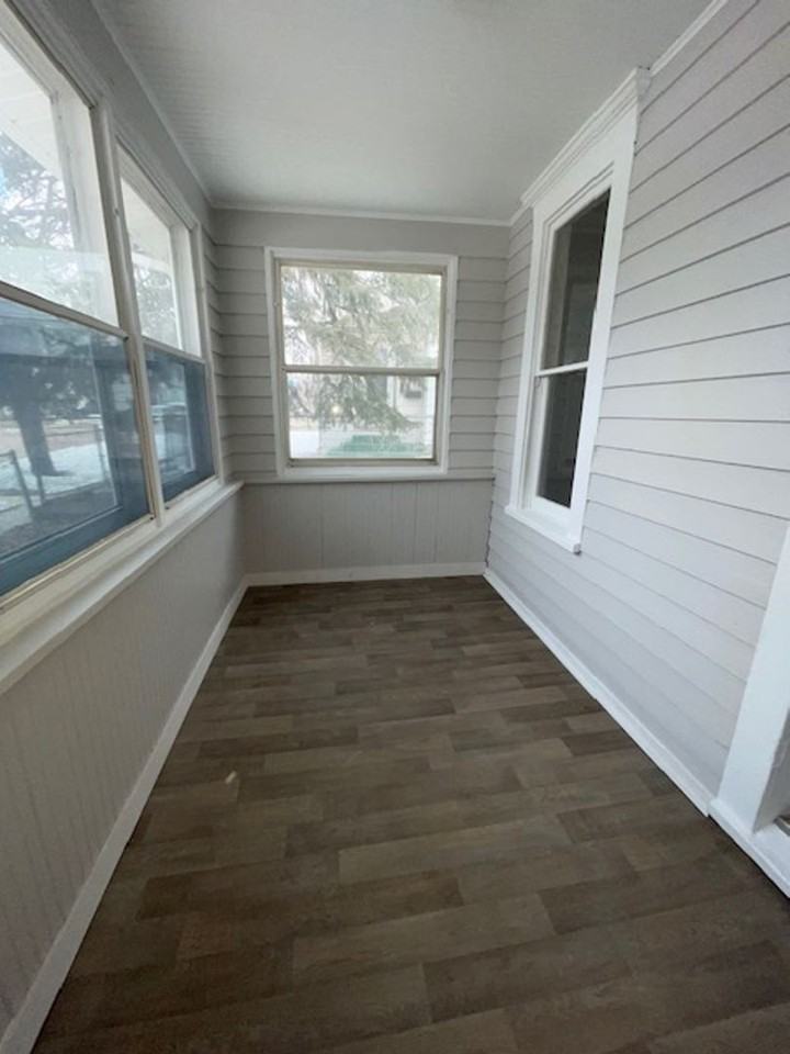 928 N Spring Ave - Photo 3 of 8