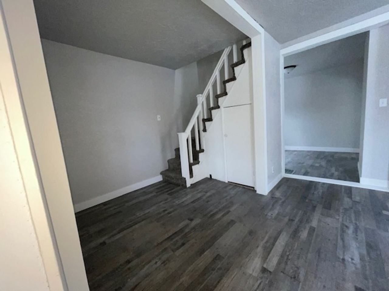 928 N Spring Ave - Photo 4 of 8
