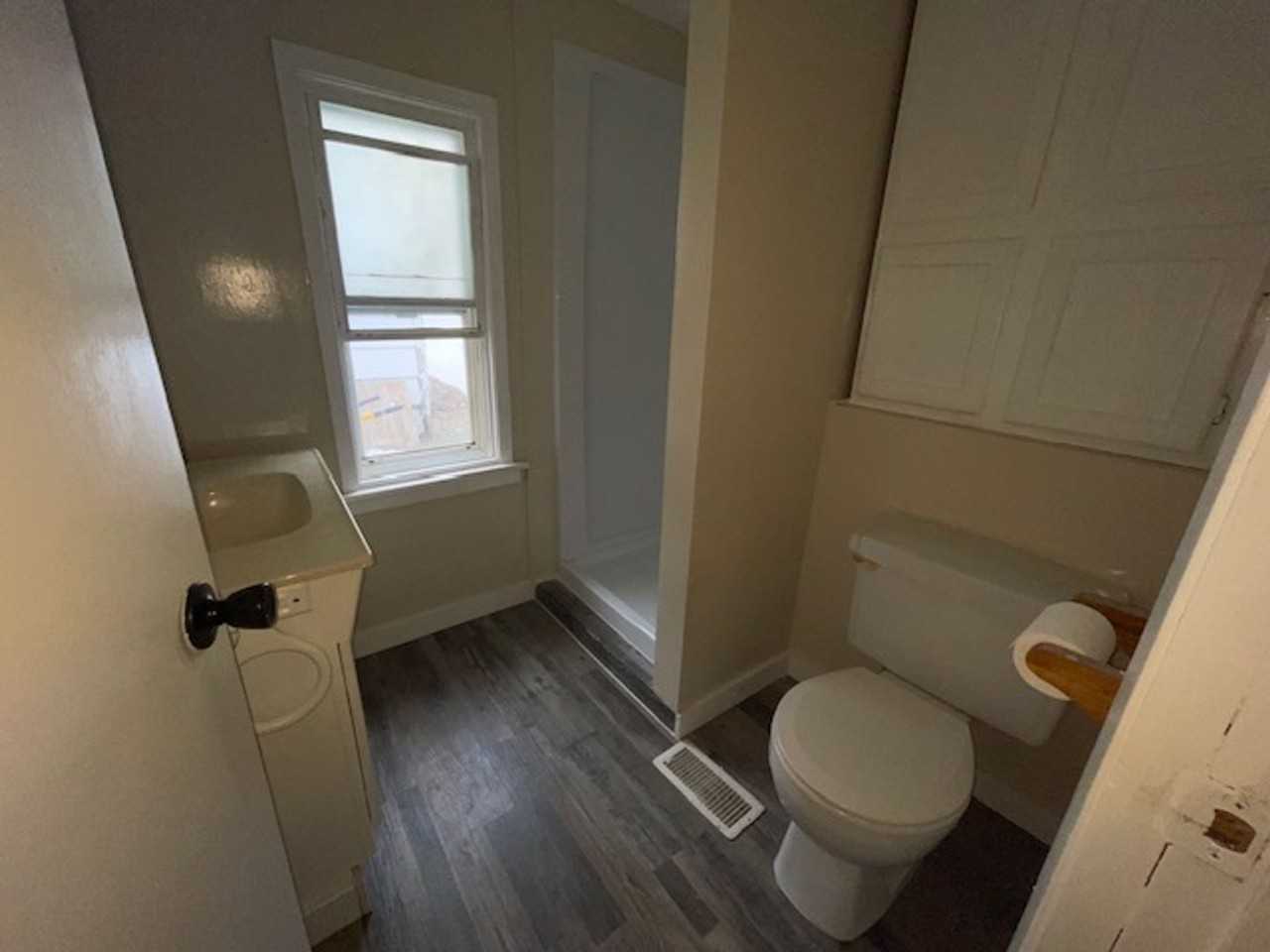 928 N Spring Ave - Photo 5 of 8