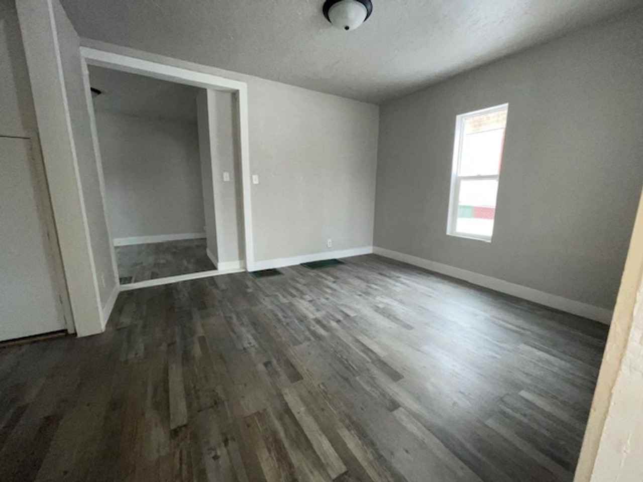 928 N Spring Ave - Photo 7 of 8