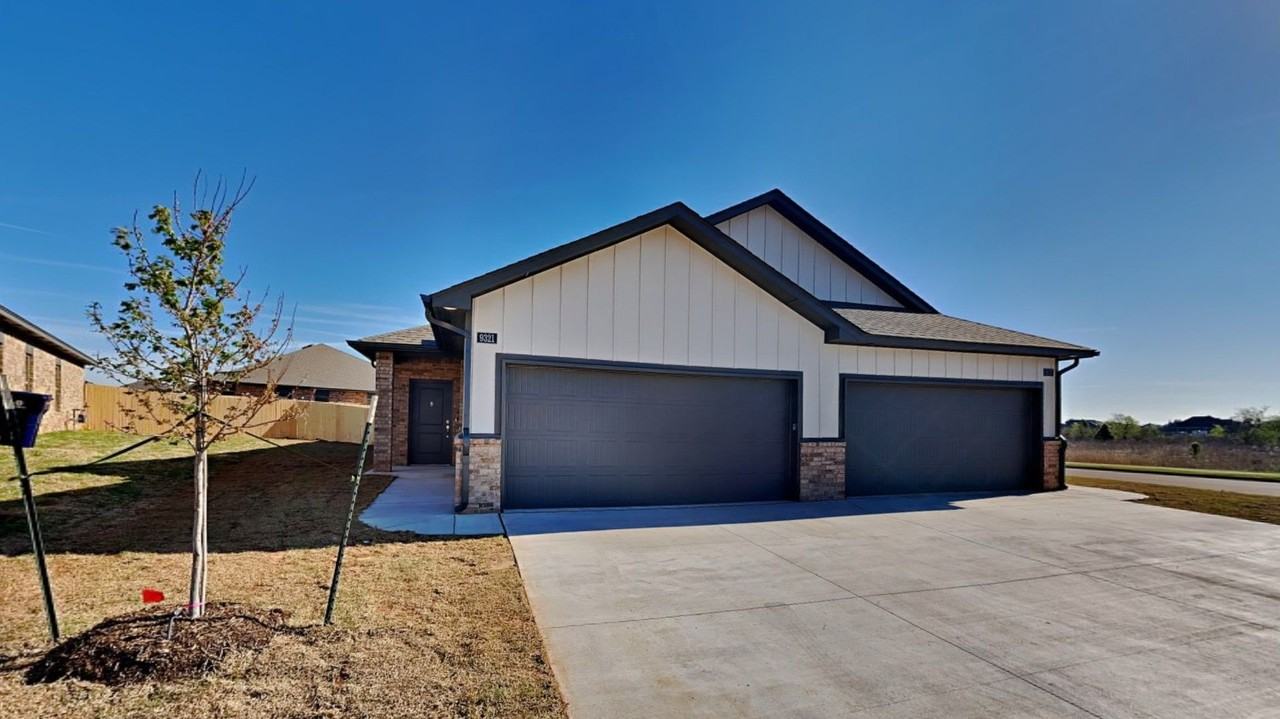 9329 Nw 125th St - Photo 2 of 20