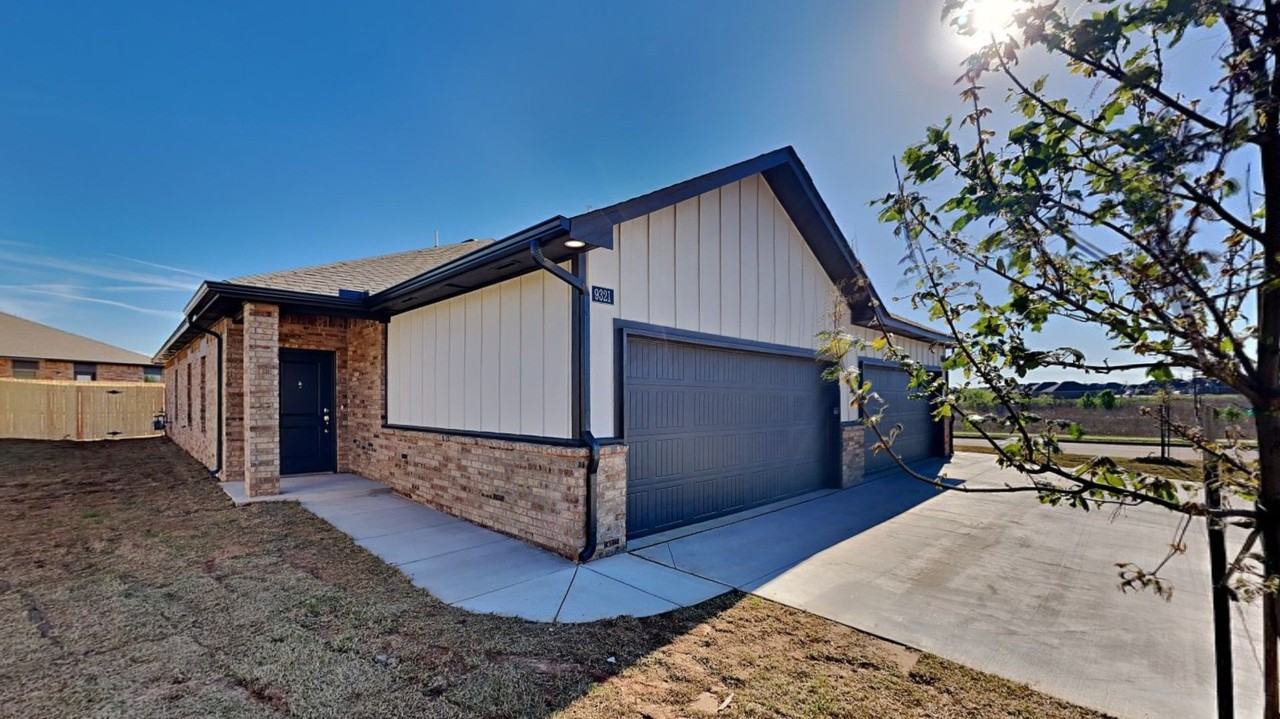 9329 Nw 125th St - Photo 3 of 20