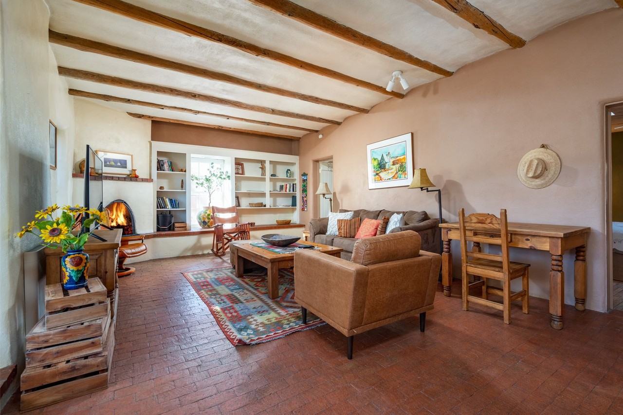 579 W San Francisco St - Photo 2 of 23