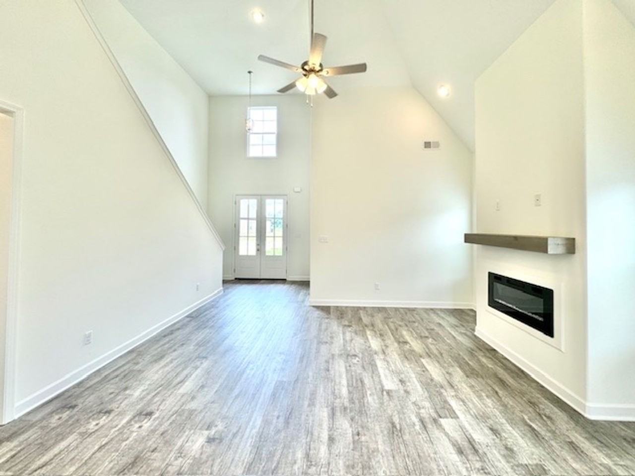 140 Primrose Ln - Photo 3 of 15