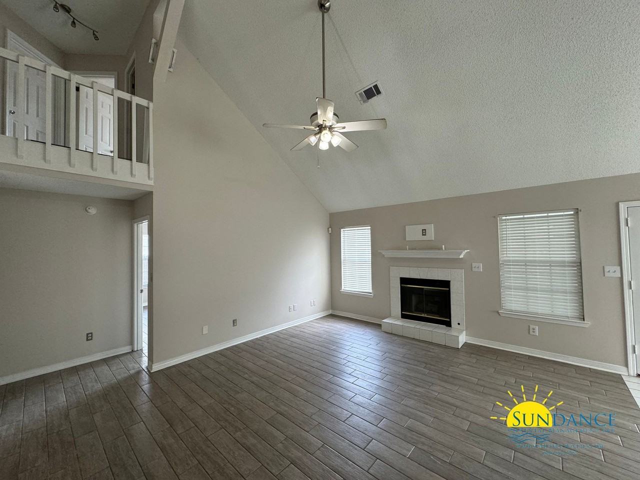 337 Parkwood Pl - Photo 4 of 25