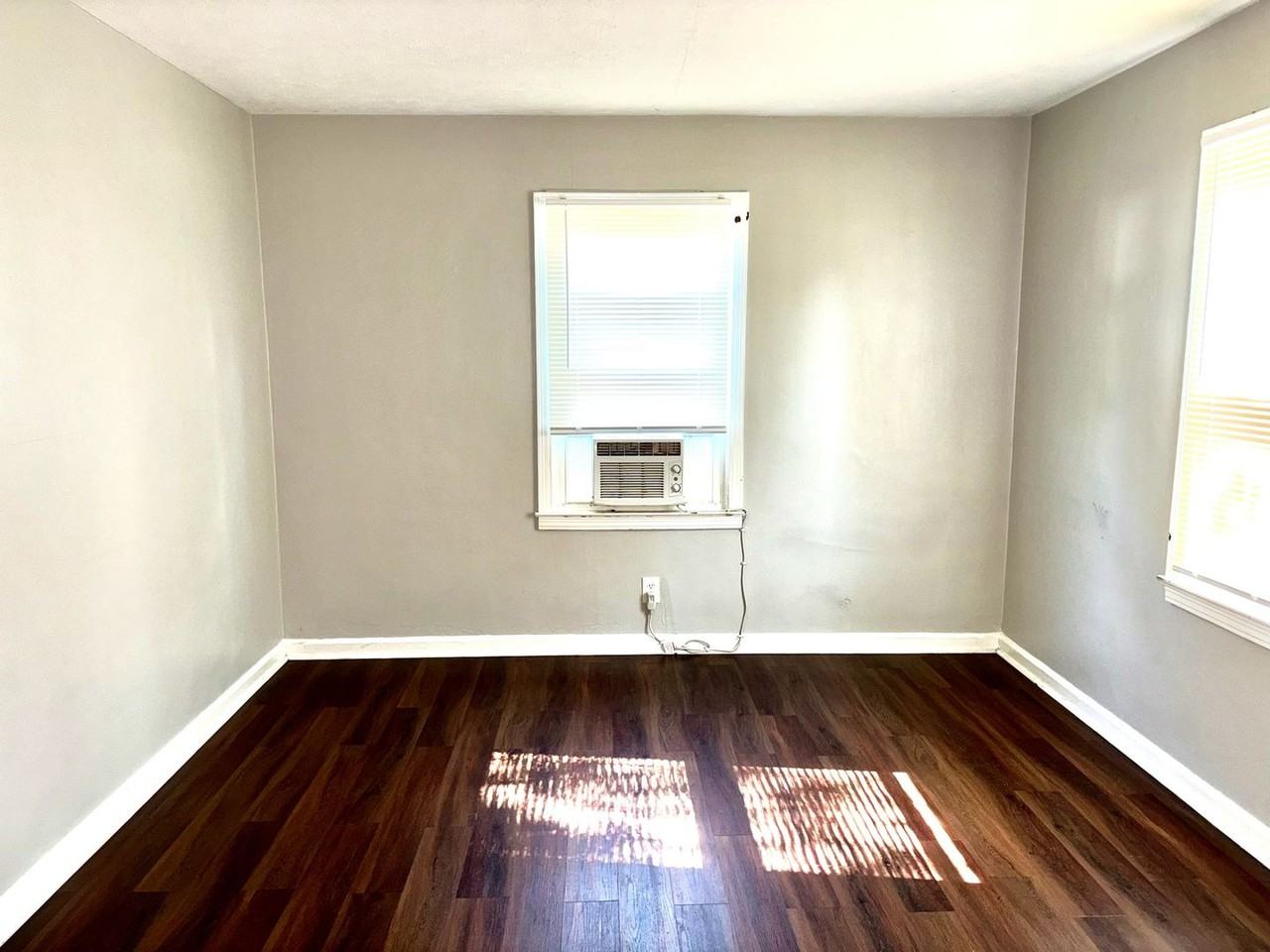 3802 Parthenia Ave - Photo 2 of 18