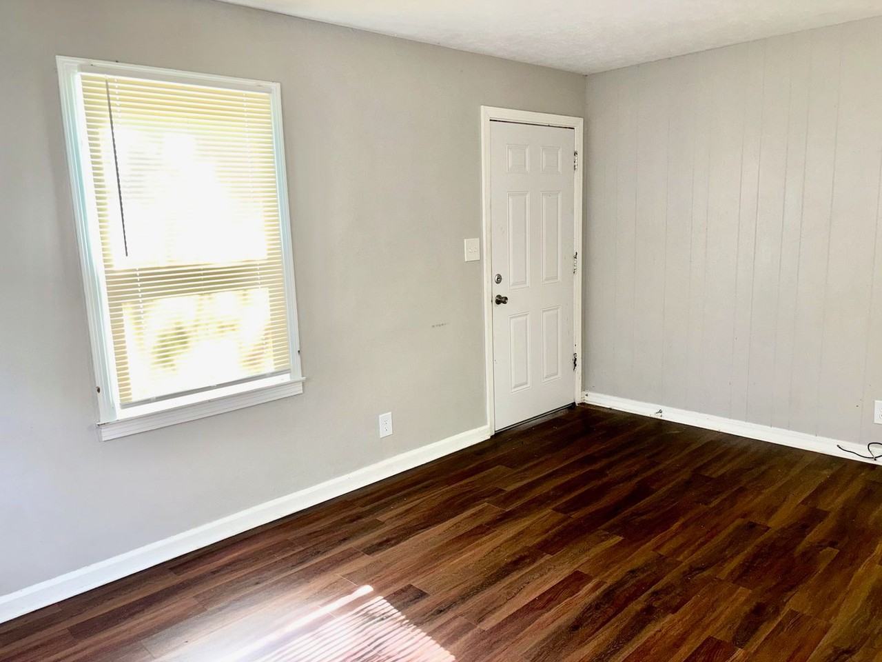 3802 Parthenia Ave - Photo 3 of 18