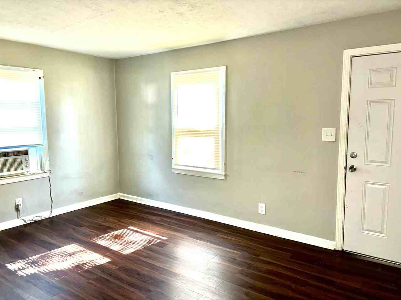 3802 Parthenia Ave - Photo 5 of 18