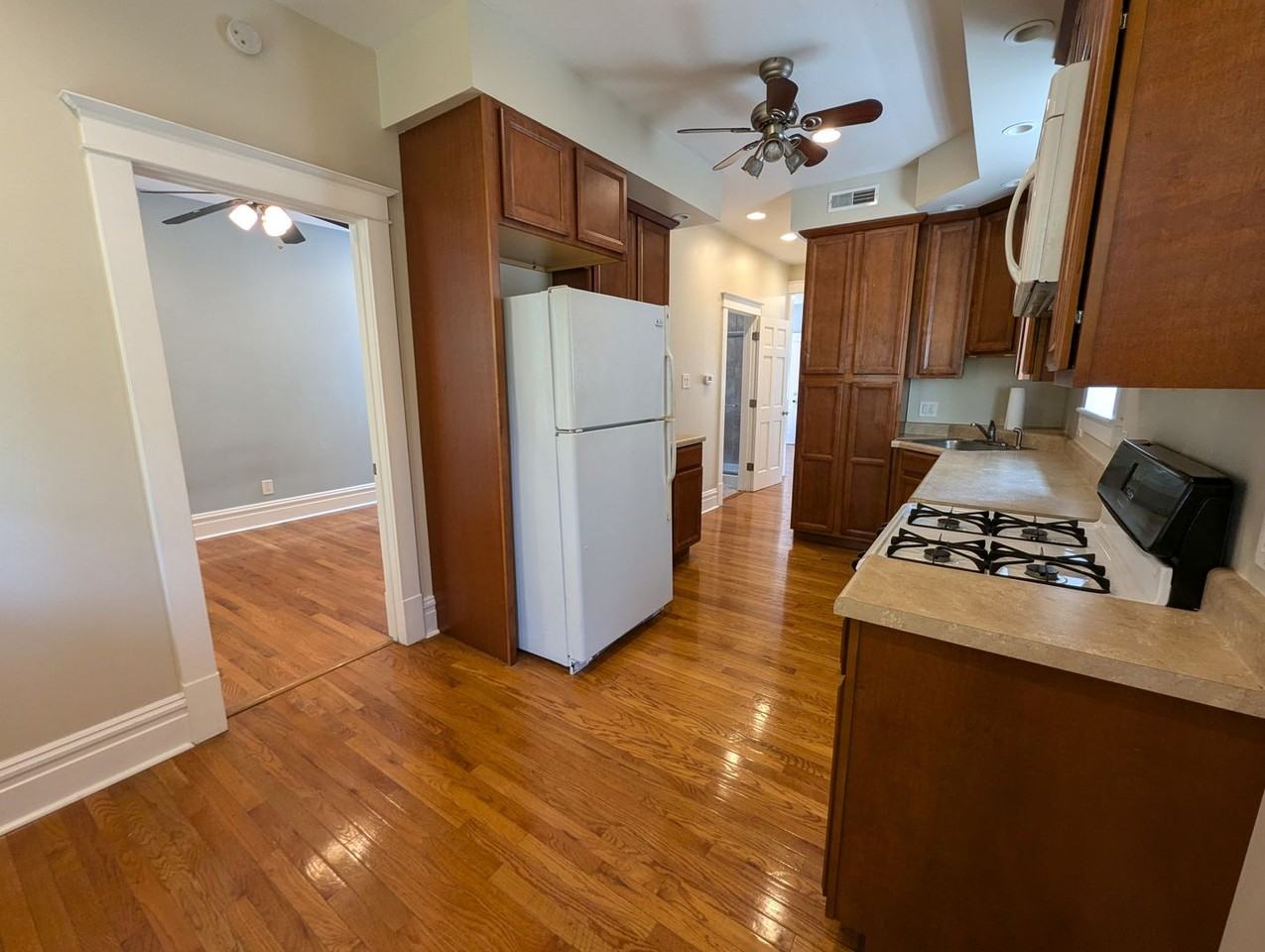 3549 Giles Ave - Photo 3 of 13