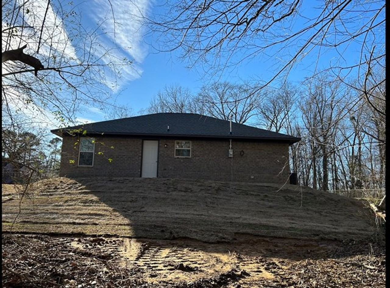 204 Eastcrest Dr - Photo 3 of 9