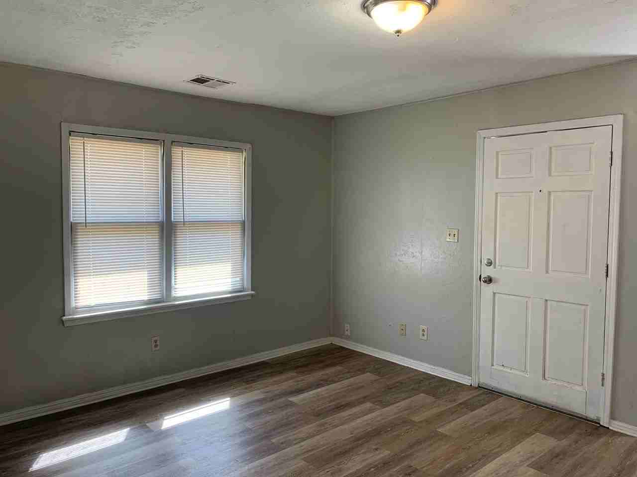 2937 Nw 45th St - Photo 3 of 12
