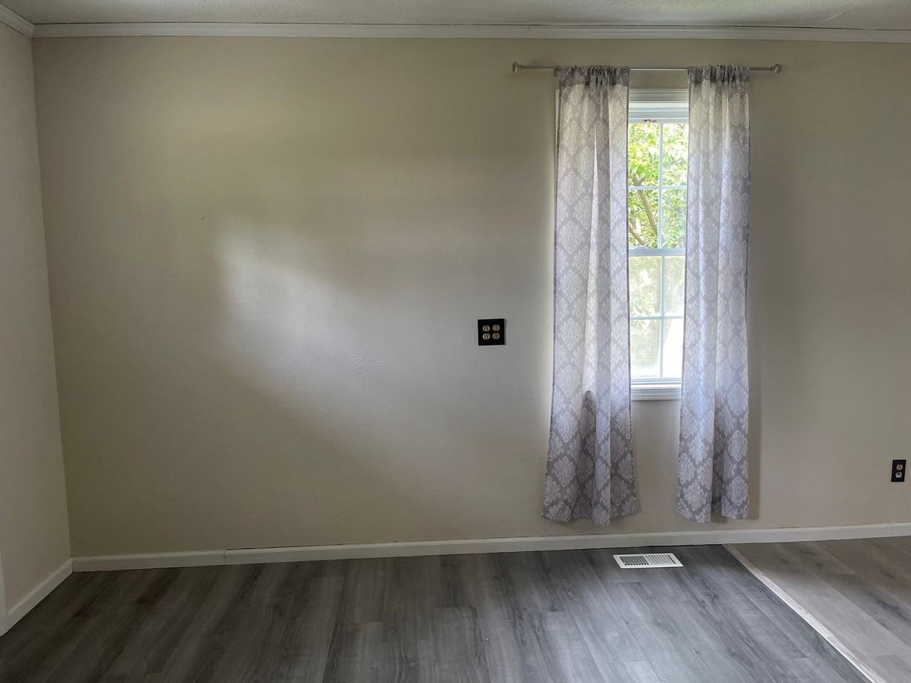 829 Cox St - Photo 3 of 9