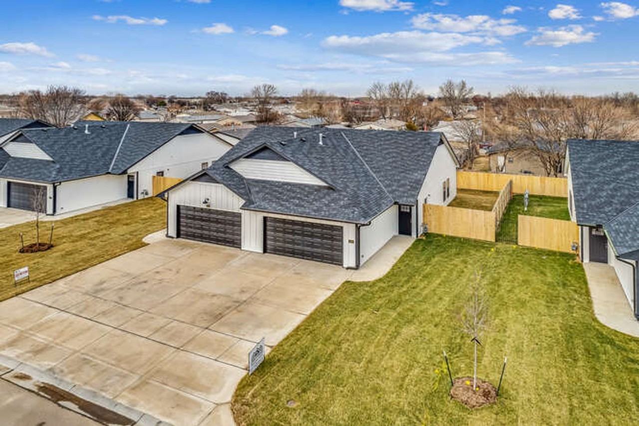 3416 W 45th St S - Photo 3 of 26