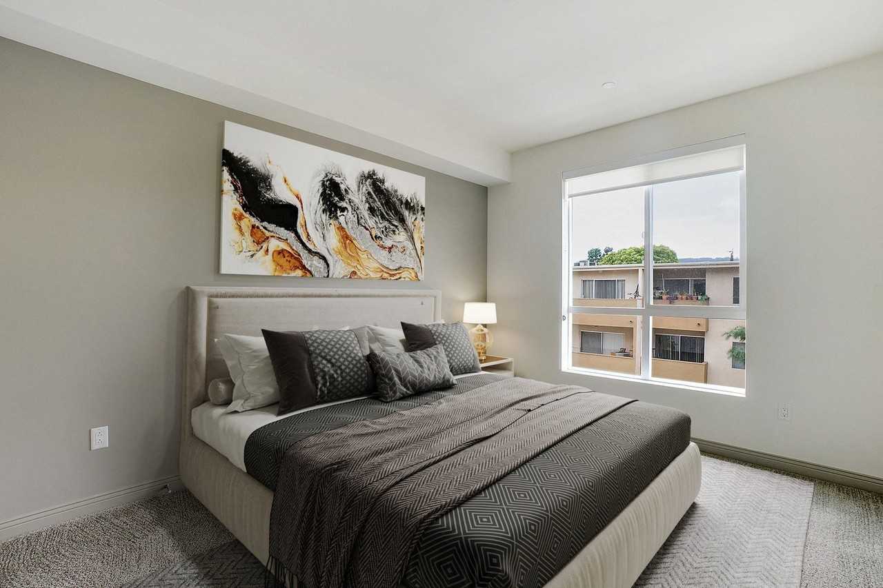 White Magnolia - Photo 4 of 45