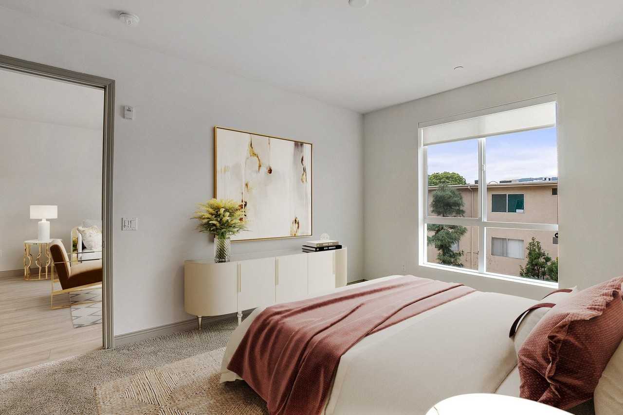 White Magnolia - Photo 5 of 45