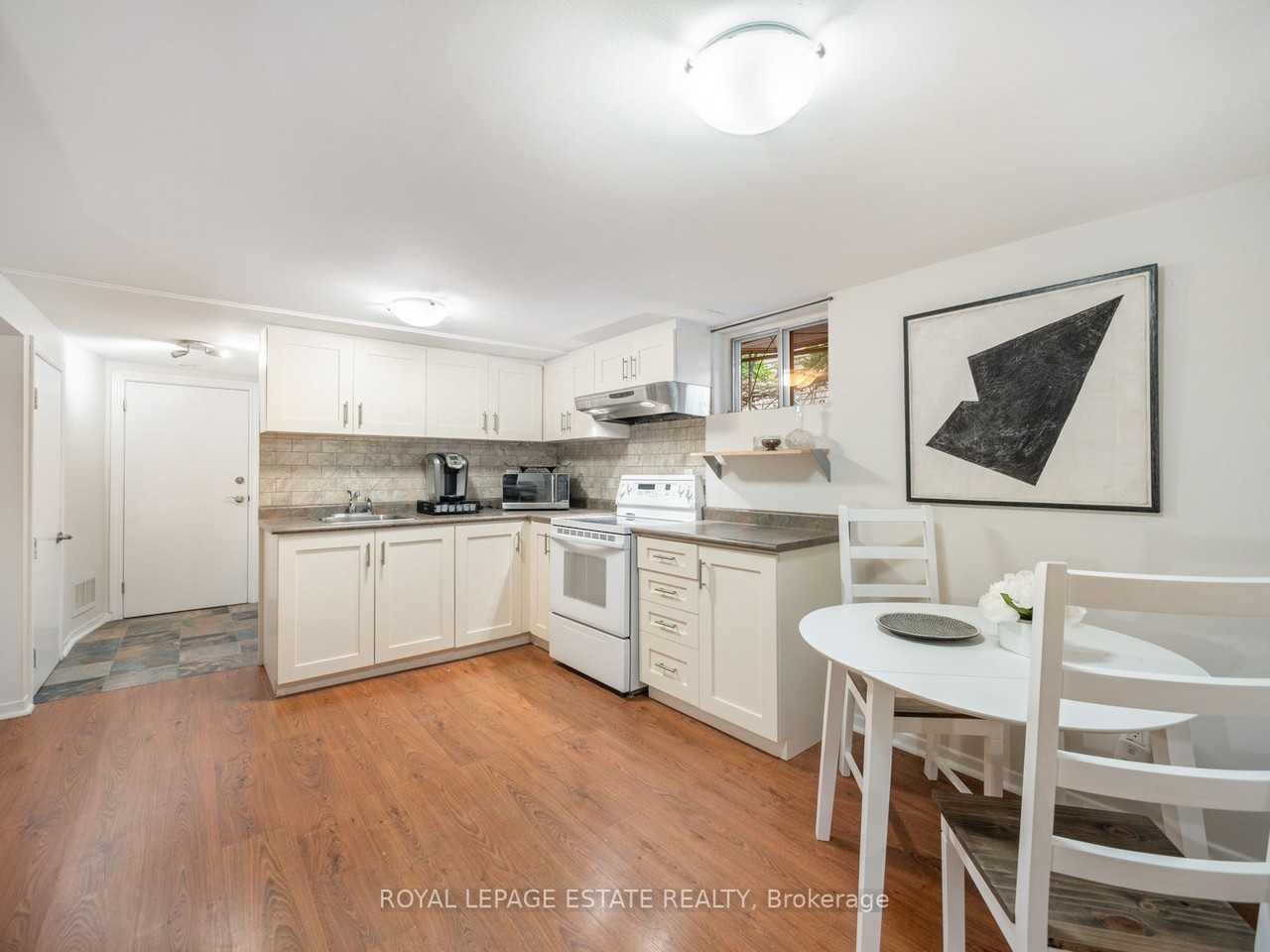 31 Victoria Park Avenue - Photo 3 of 8