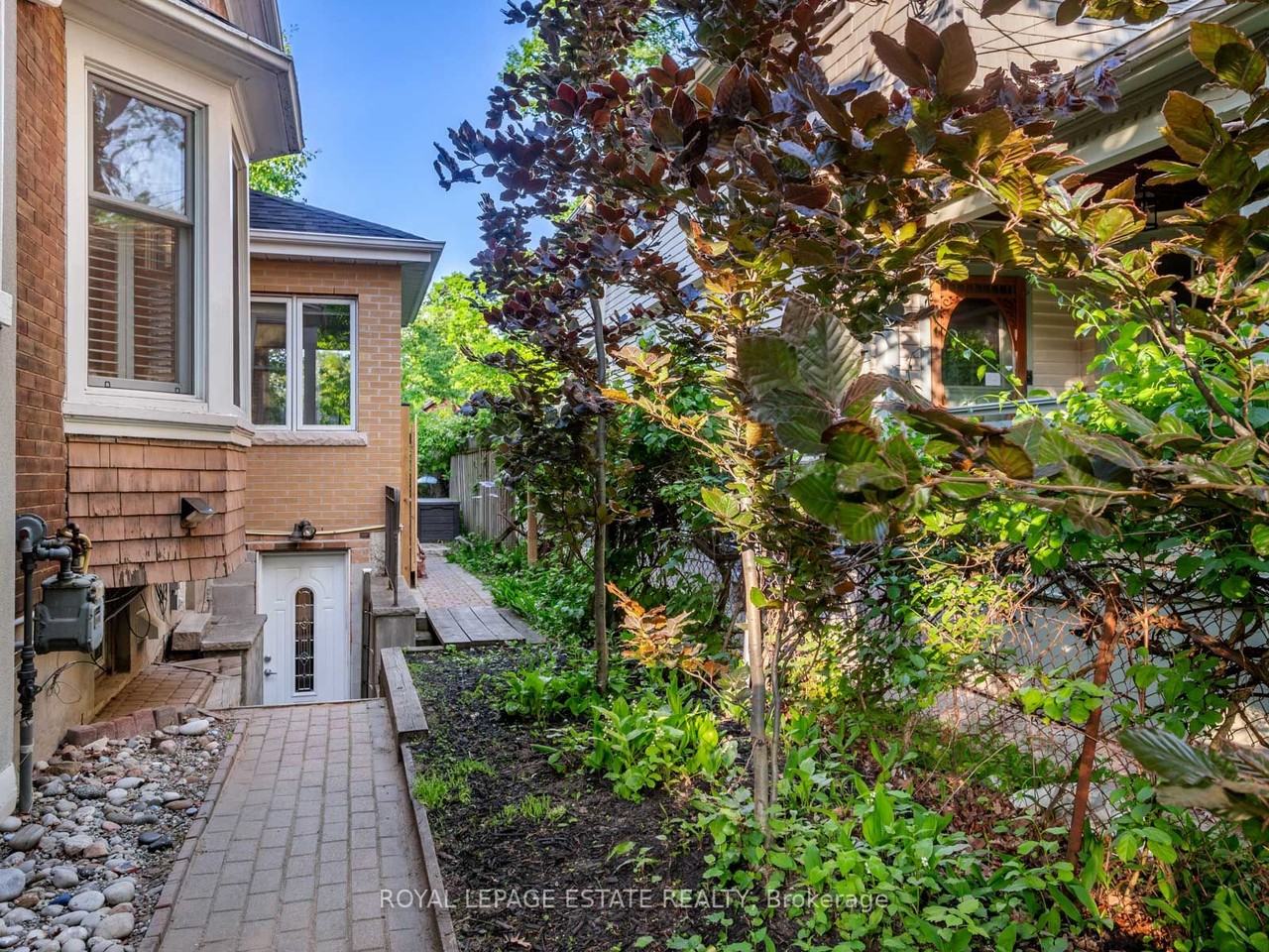 31 Victoria Park Avenue - Photo 2 of 8